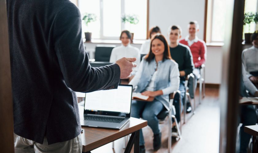 A Importância da Capacitação em Segurança no Trabalho para Profissionais da Indústria